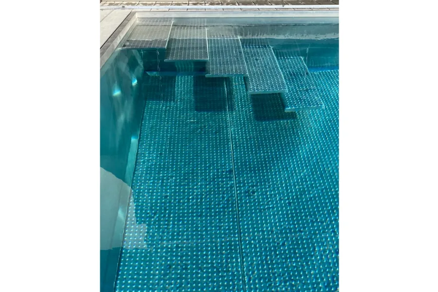 Extra cantilevered stairs